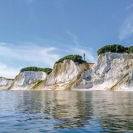 בית נופש Three-bedroom In Askeby