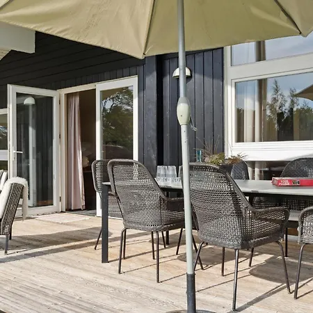 Three-bedroom In Askeby